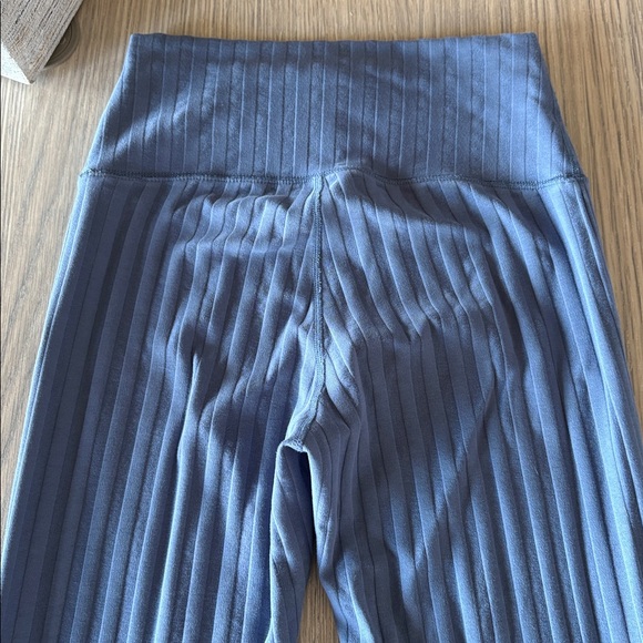Offline by Aerie Ribbed High Rise Flare Pants – Blue – Size Medium - Picture 4 of 9